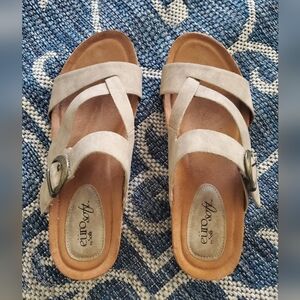 Womens Euro soft sandals Size 8.5